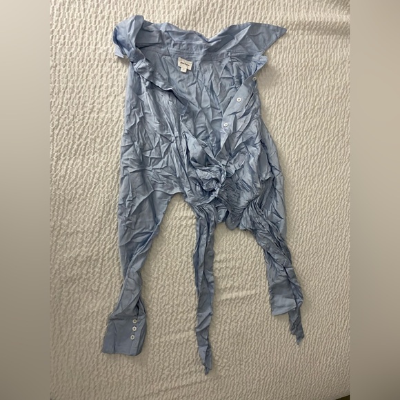 Mila Blouse in Icy Blue
Song of Style - Picture 5 of 6